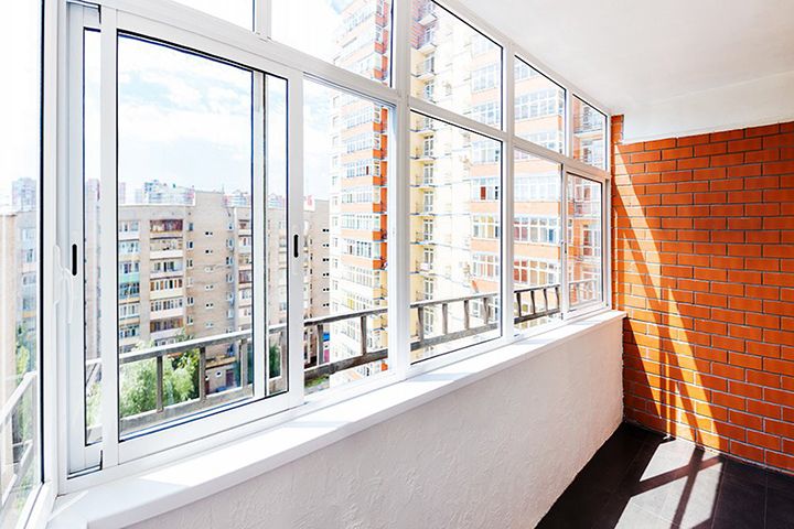Распашные или раздвижные окна на балкон — компания «Окна Гармония» поможет  разобраться в этом вопросе